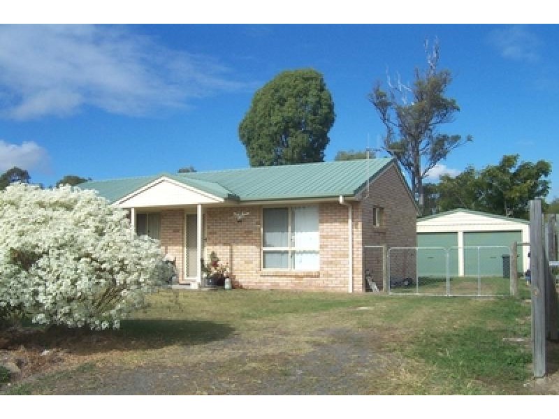 11 BEACH DRIVE, Burrum Heads QLD 4659