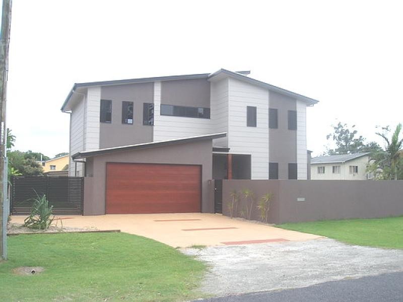 12 HOWARD STREET, Burrum Heads QLD 4659