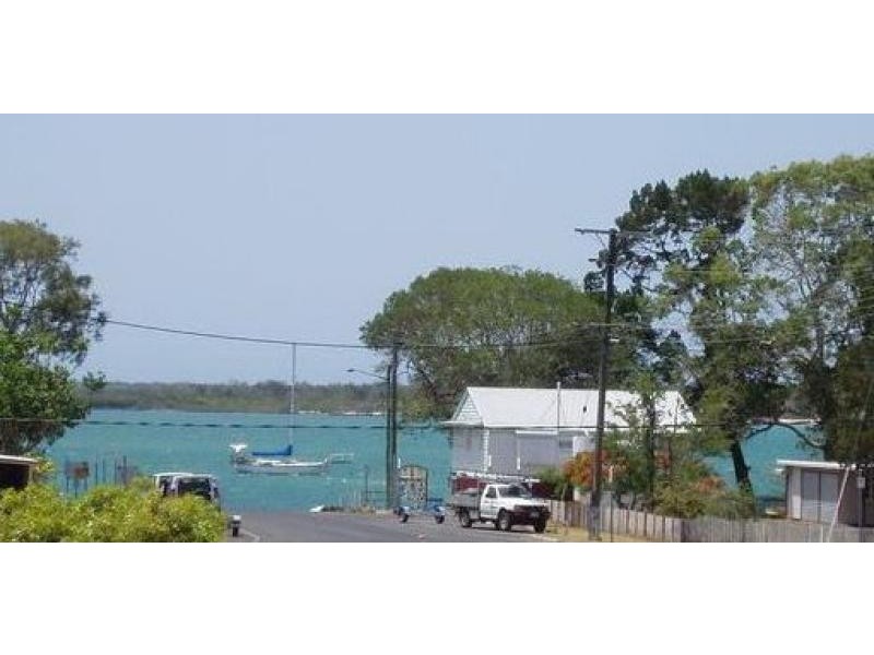 12 HOWARD STREET, Burrum Heads QLD 4659