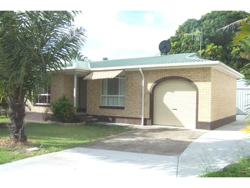 82 Burrum Street, Burrum Heads QLD 4659