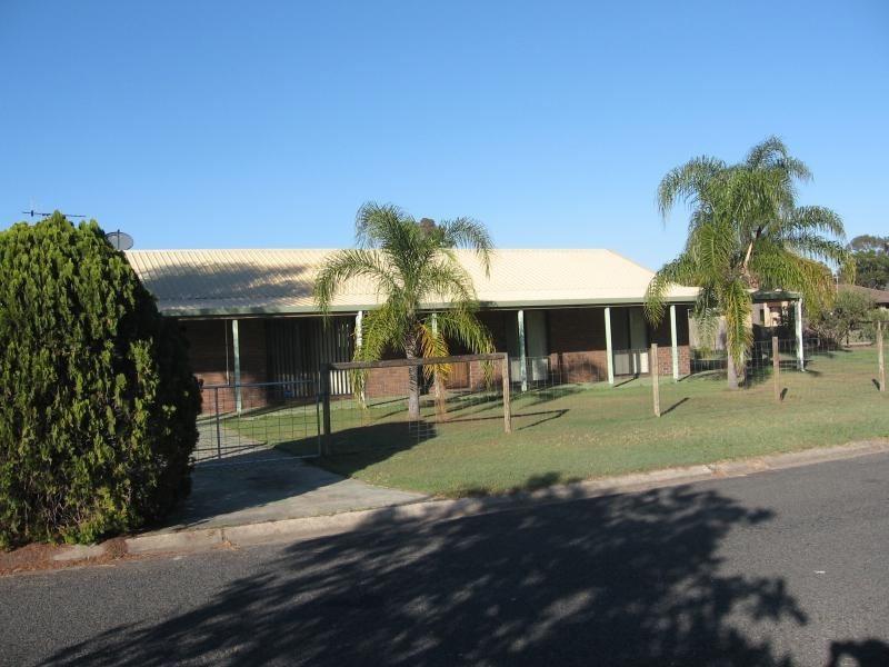 2 Lakes Bvd, Burrum Heads QLD 4659