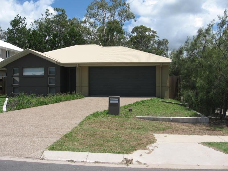 28 Wave Court, Toogoom QLD 4655