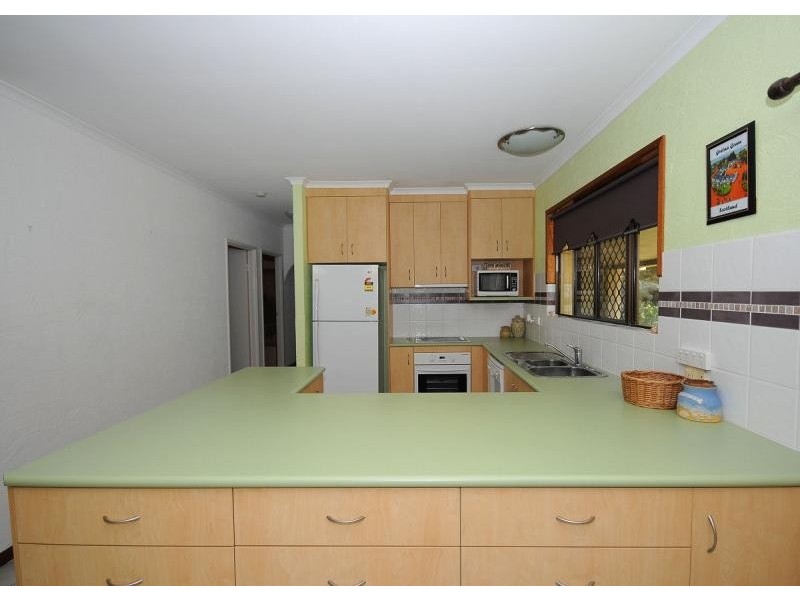 100 Kingfisher Pde, Toogoom QLD 4655