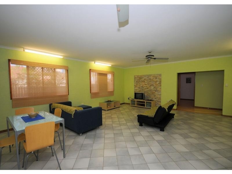 100 Kingfisher Pde, Toogoom QLD 4655