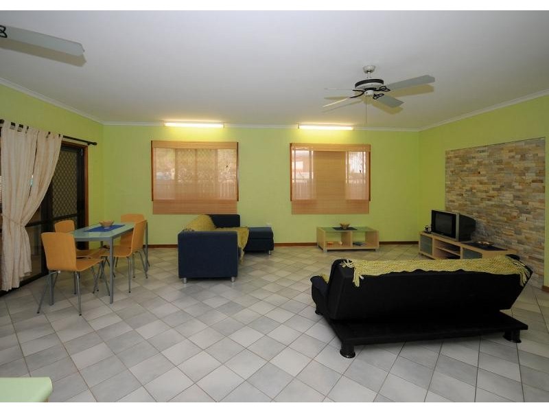 100 Kingfisher Pde, Toogoom QLD 4655