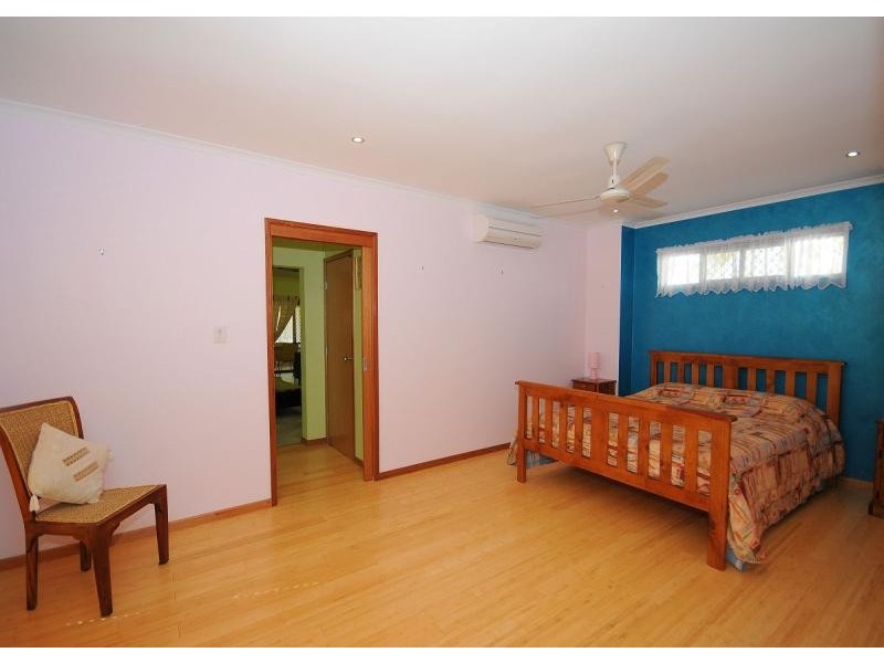 100 Kingfisher Pde, Toogoom QLD 4655