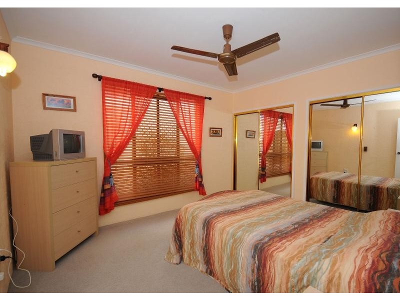 100 Kingfisher Pde, Toogoom QLD 4655