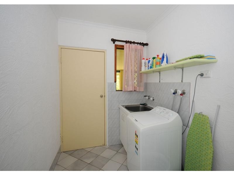 100 Kingfisher Pde, Toogoom QLD 4655