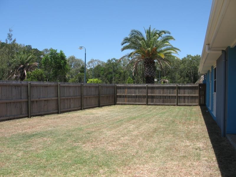 1 Oyster Court, Toogoom QLD 4655