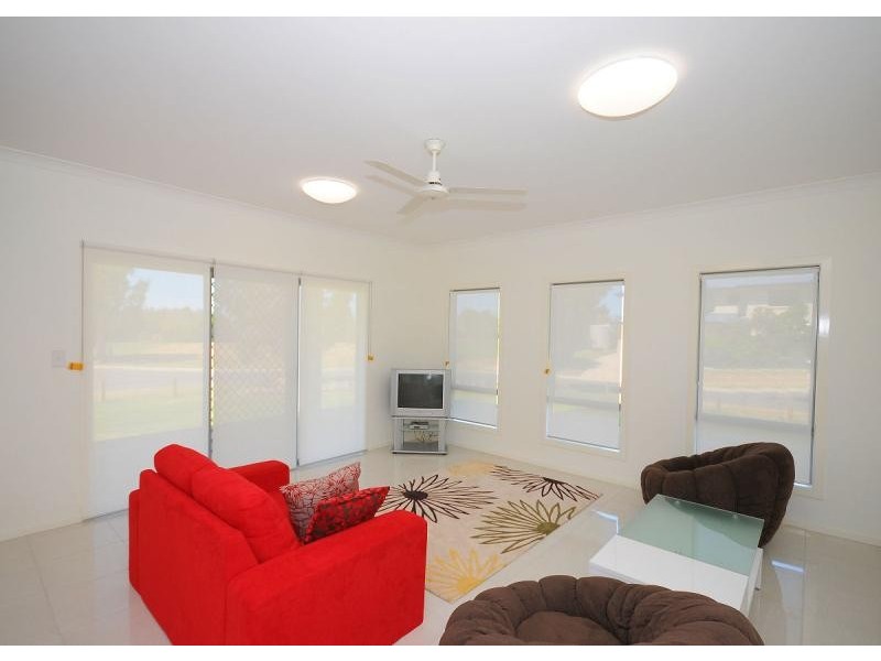 2 Tamarind Close, Burrum Heads QLD 4659