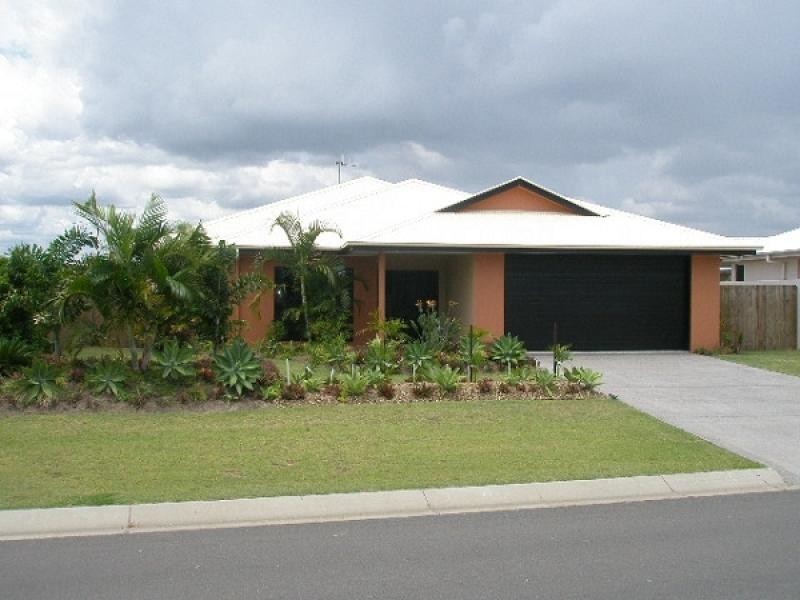 33 Traviston Way, Burrum Heads QLD 4659