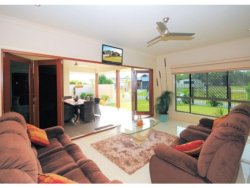 8 Lucas Drive, Burrum Heads QLD 4659