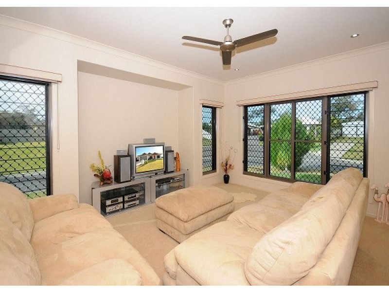 8 Lucas Drive, Burrum Heads QLD 4659