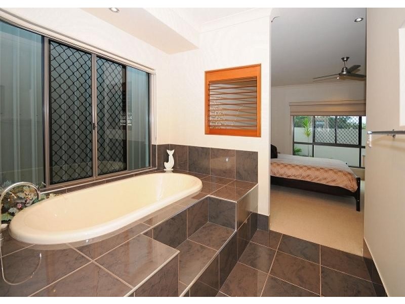 8 Lucas Drive, Burrum Heads QLD 4659