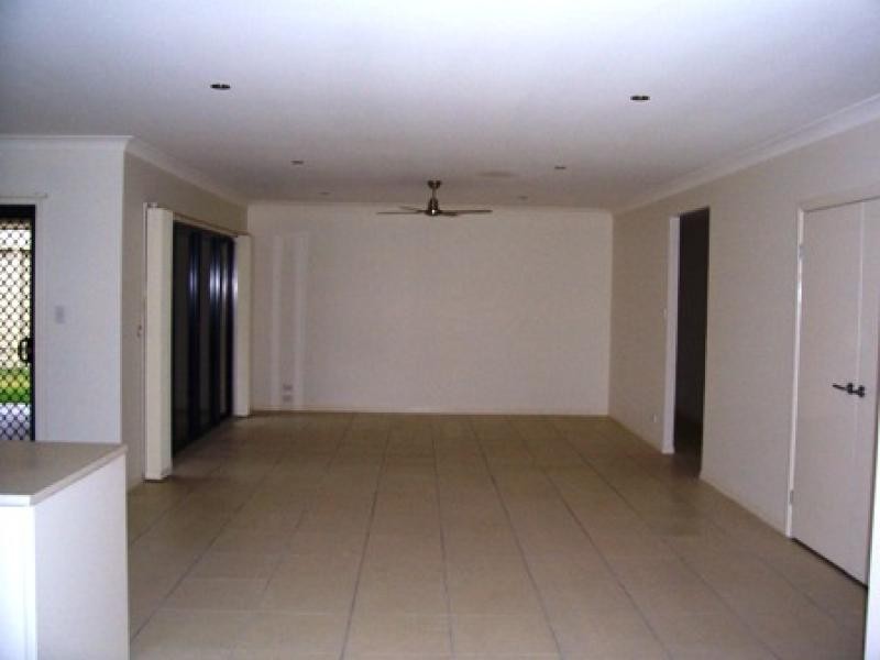 8 Krista Court, Burrum Heads QLD 4659