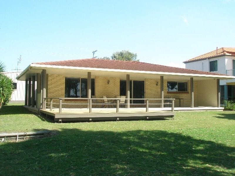 82 Riverview Drive, Burrum Heads QLD 4659