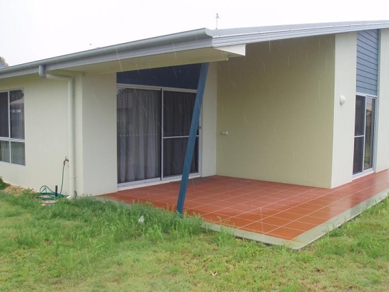 8 Barramundi Drive, Burrum Heads QLD 4659