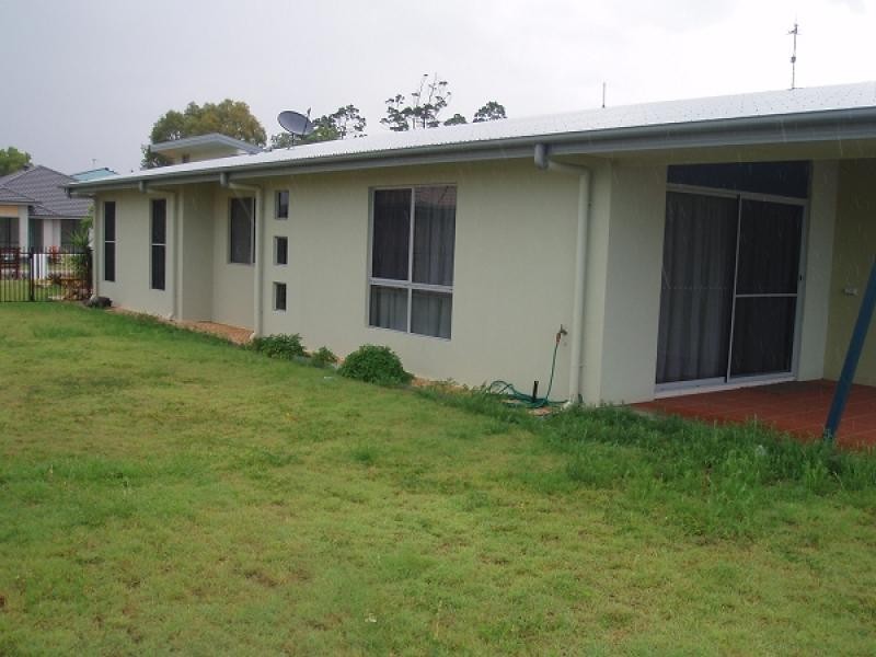 8 Barramundi Drive, Burrum Heads QLD 4659