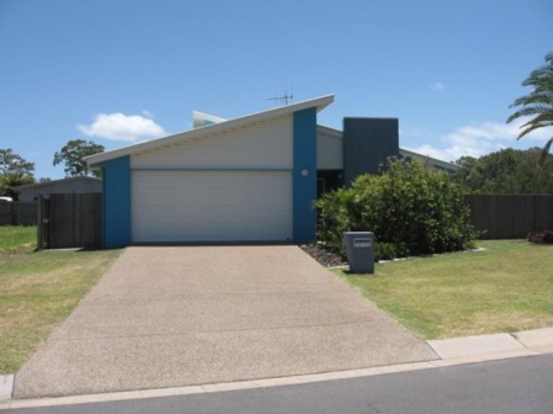 1 Oyster Court, Toogoom QLD 4655