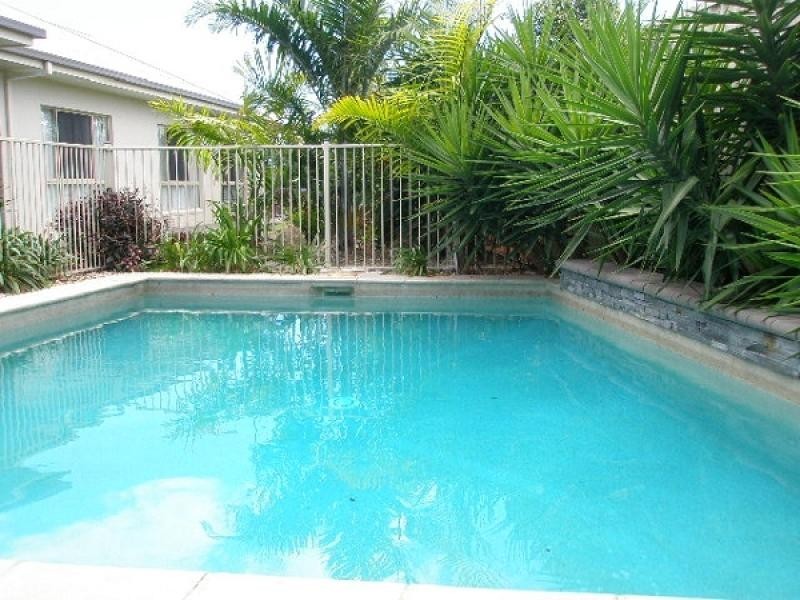 6 Krista Court, Burrum Heads QLD 4659