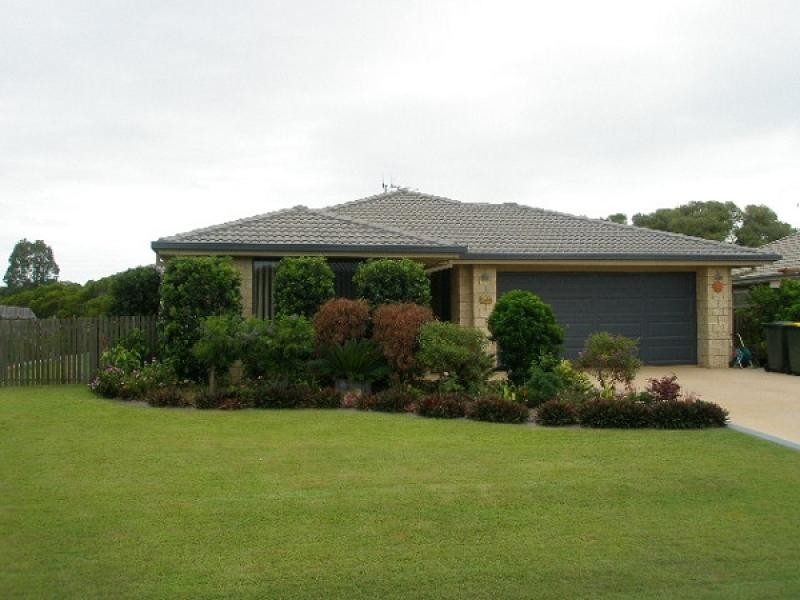 23 Lakes Boulevard, Burrum Heads QLD 4659