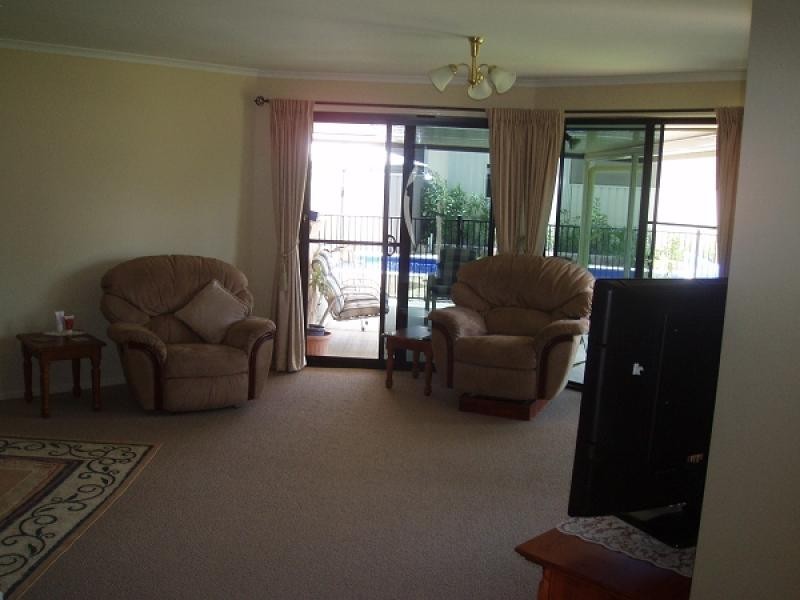 1 Brypat Close, Burrum Heads QLD 4659