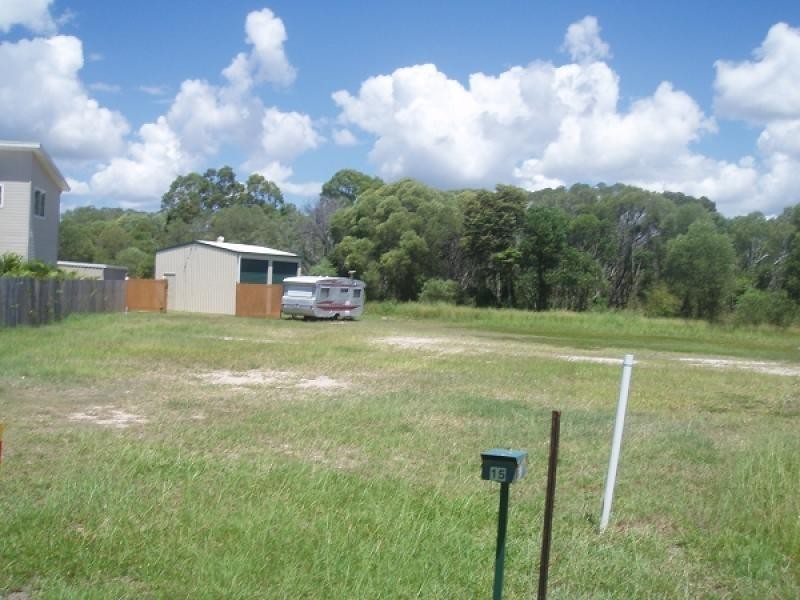 15 Lakes Blvd, Burrum Heads QLD 4659