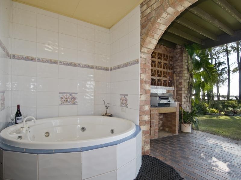 6 Burrum Street, Burrum Heads QLD 4659