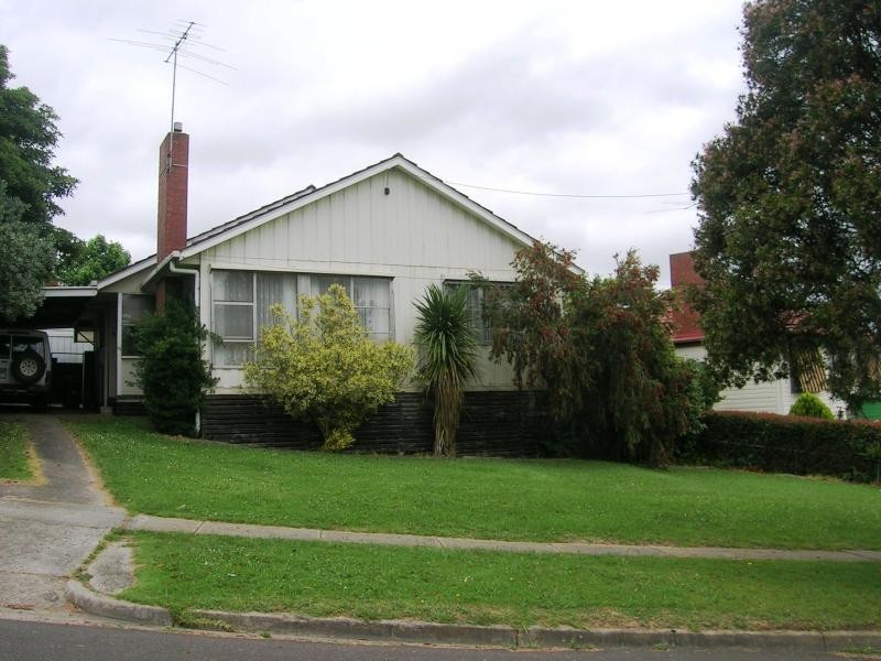 16 HENSHALL STREET, Warragul VIC 3820