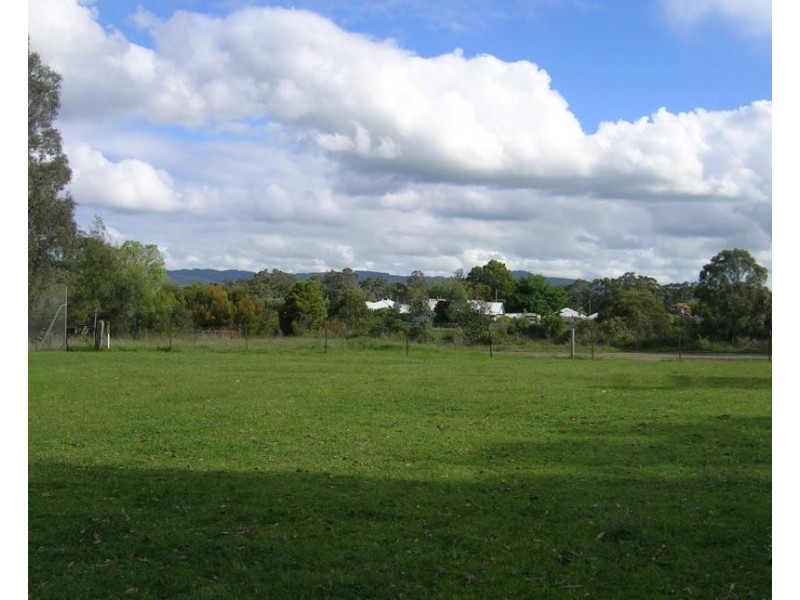 39 Railway Avenue, Darnum VIC 3822