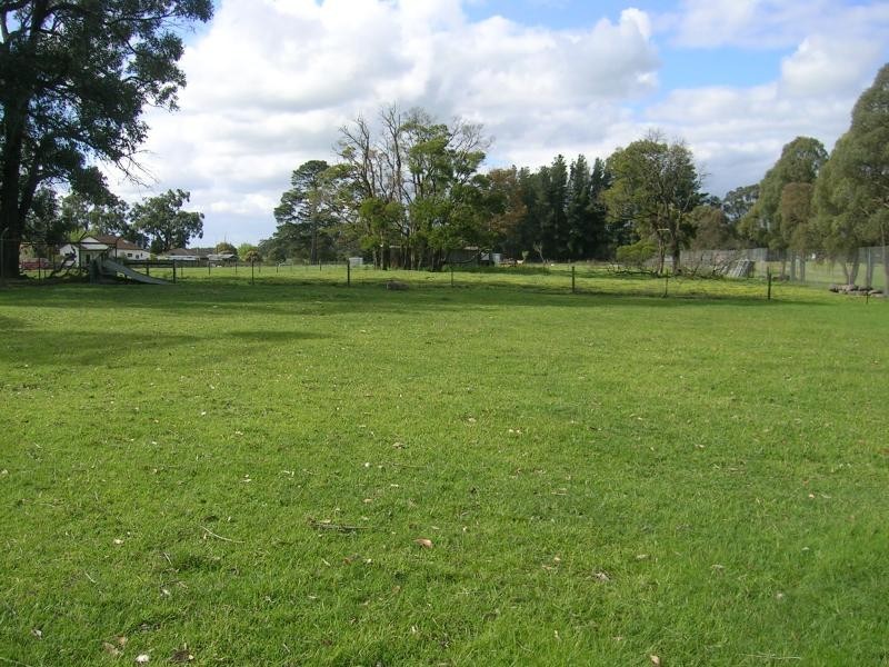 39 Railway Avenue, Darnum VIC 3822