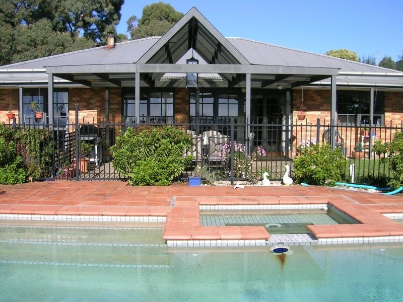 193 Petersons Road, Ellinbank VIC 3821