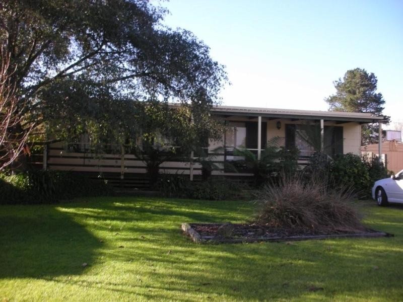 34 Railway Avenue, Garfield VIC 3814
