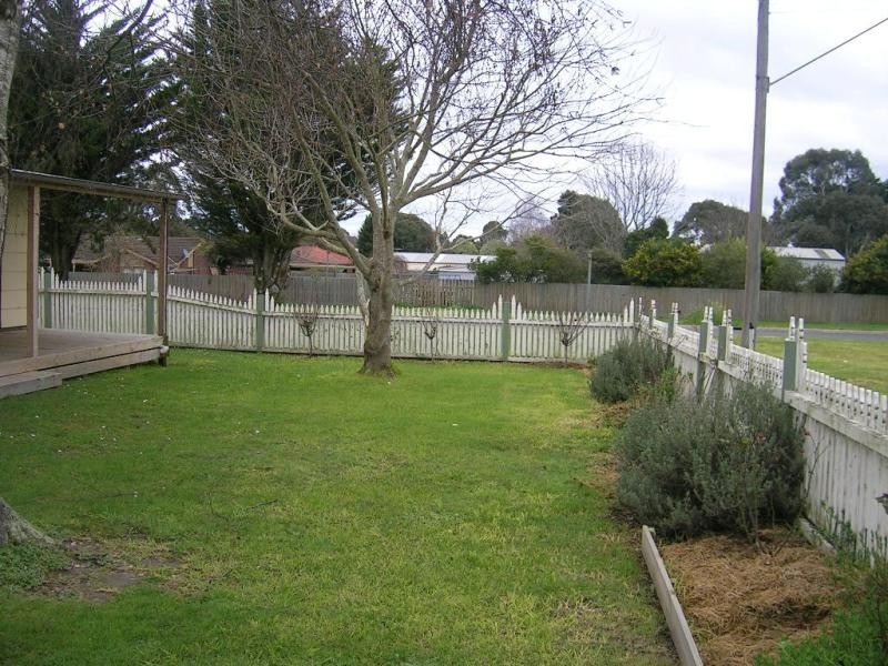 2 Lewis Street, Darnum VIC 3822