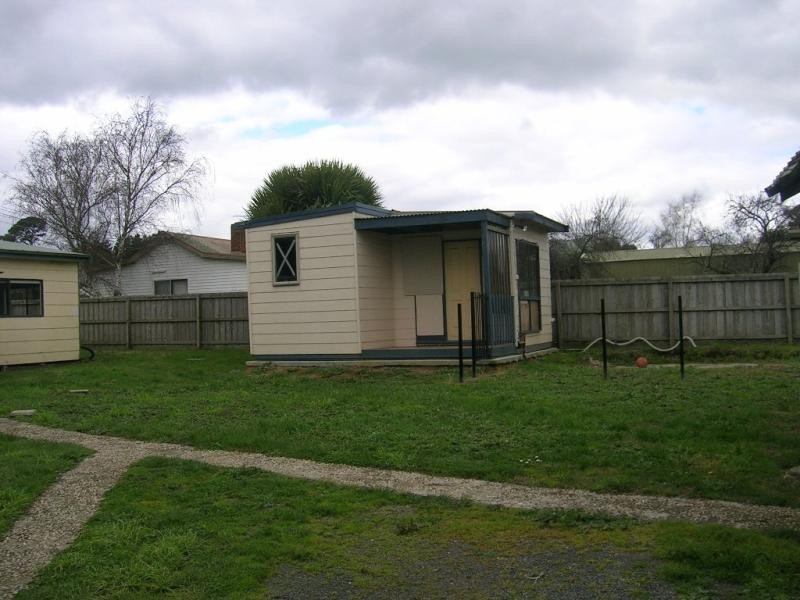 2 Lewis Street, Darnum VIC 3822