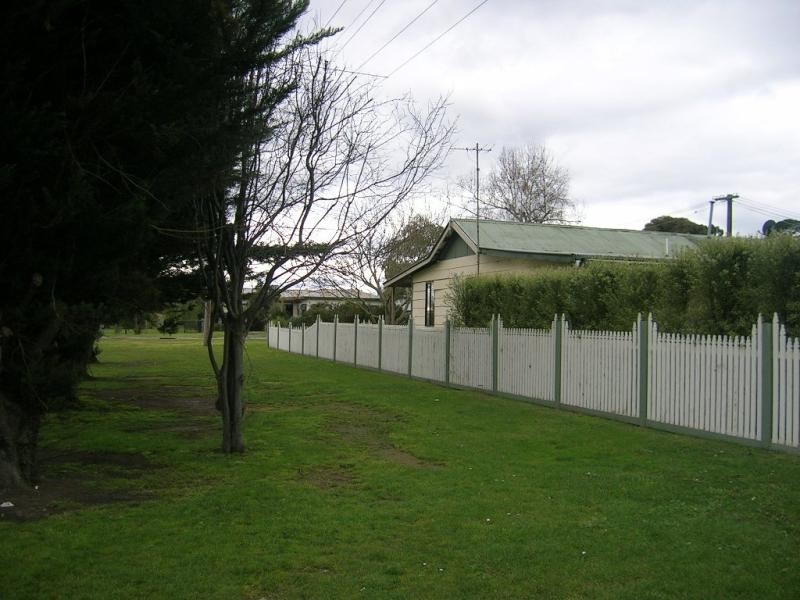 2 Lewis Street, Darnum VIC 3822