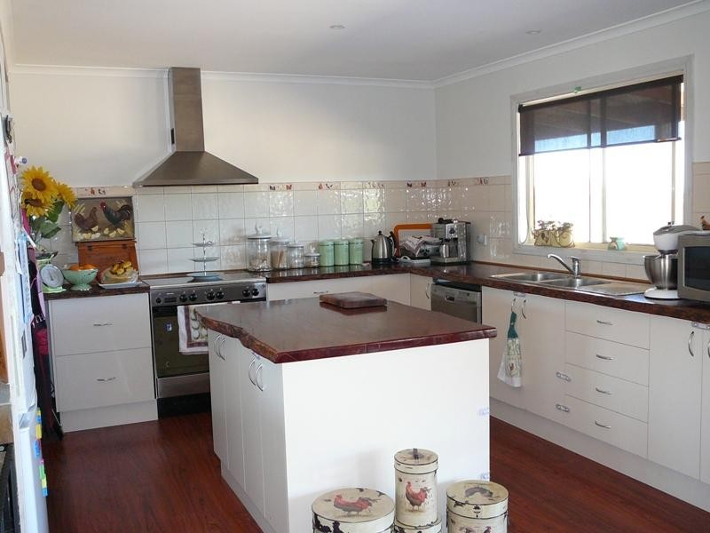 128 Moores Road, Springhurst VIC 3682