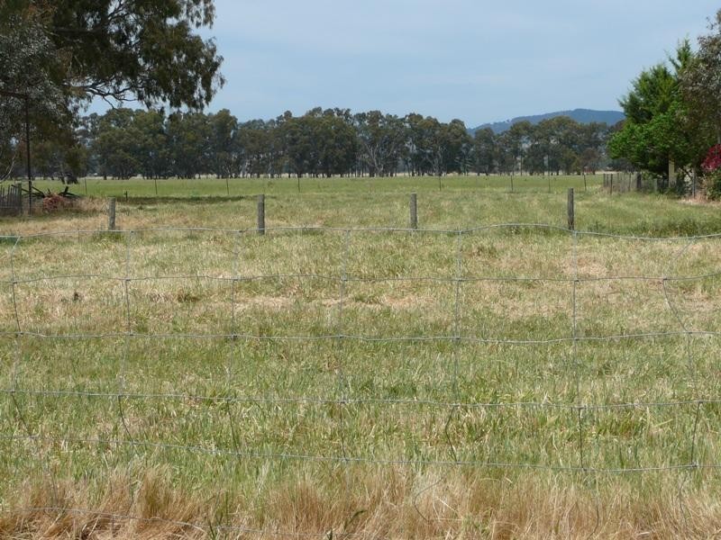 41 Church St, Whorouly VIC 3735