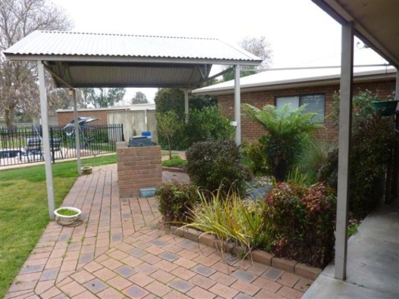 32 Oxley Greta West Rd, Oxley VIC 3678