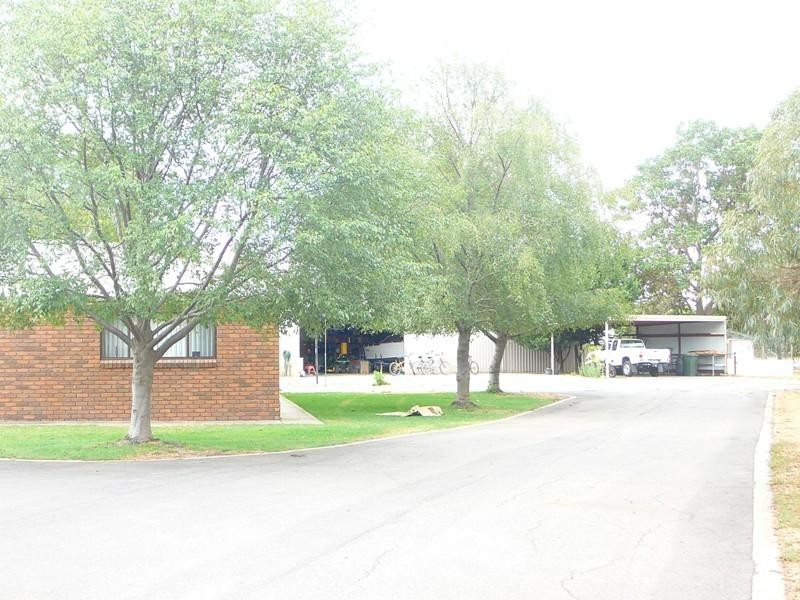 32 Oxley Greta West Rd, Oxley VIC 3678