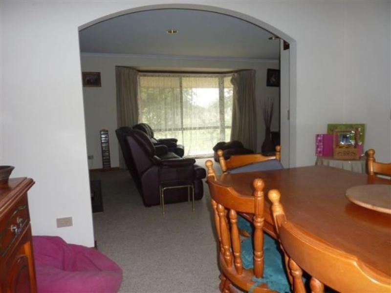 32 Oxley Greta West Rd, Oxley VIC 3678