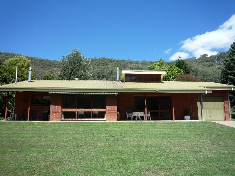 118 Growlers Creek Road, Wandiligong VIC 3744