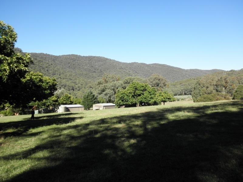 118 Growlers Creek Road, Wandiligong VIC 3744