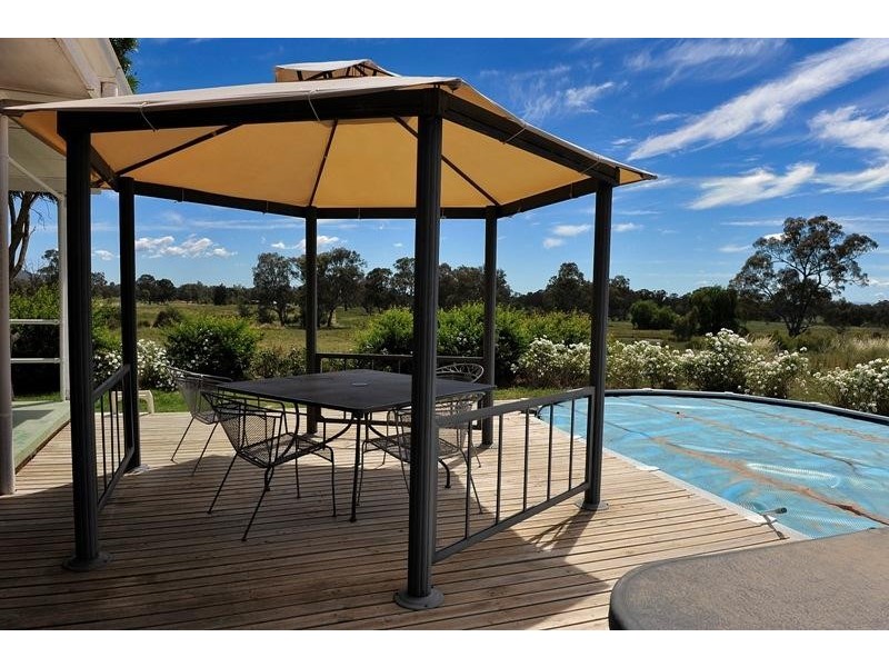 75 McLeans Road, Greta West VIC 3675