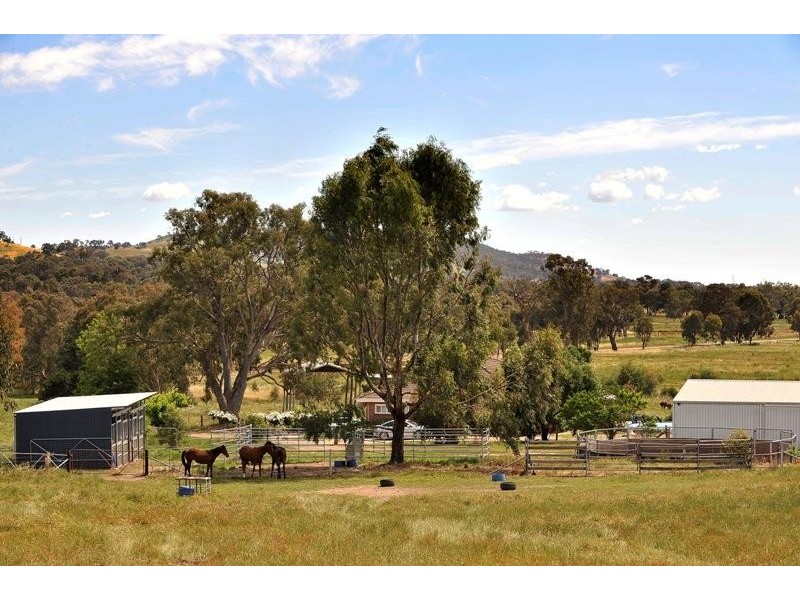 75 McLeans Road, Greta West VIC 3675
