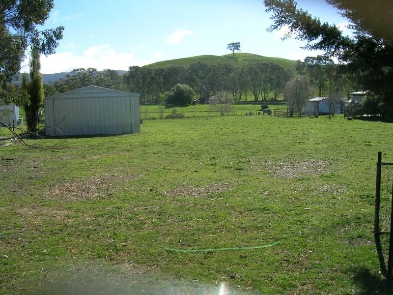 7 Pyrenees Highway, Amphitheatre VIC 3468