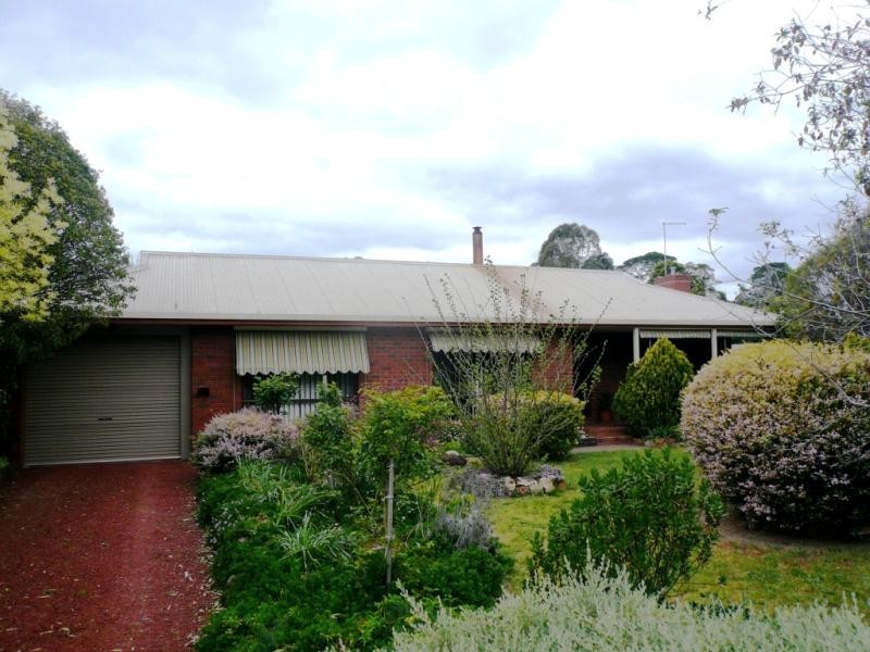 4 TEMPLETON STREET, Avoca VIC 3467