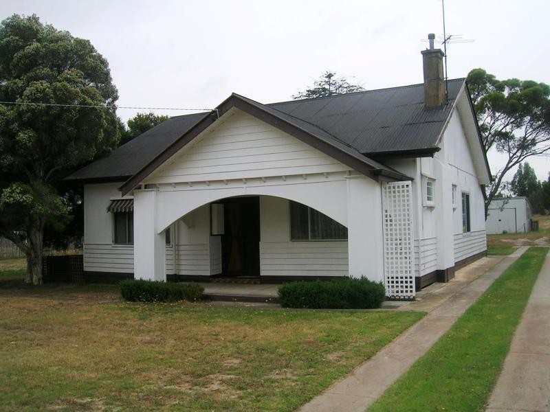 194 HIGH STREET, Avoca VIC 3467