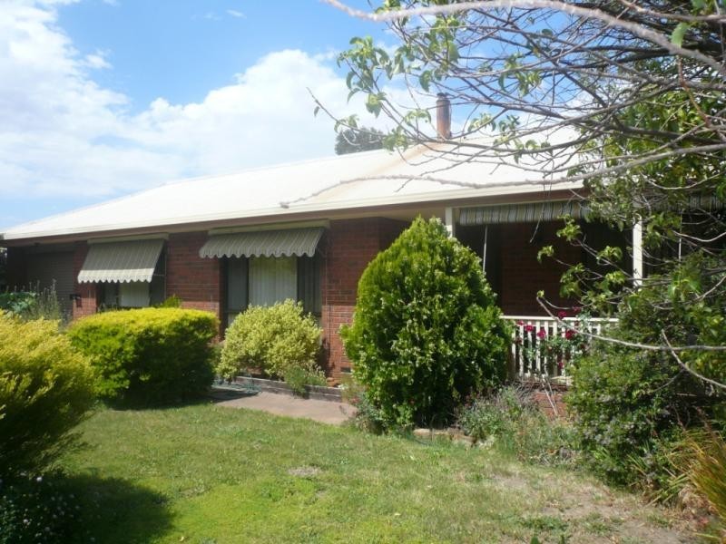 4 TEMPLETON STREET, Avoca VIC 3467