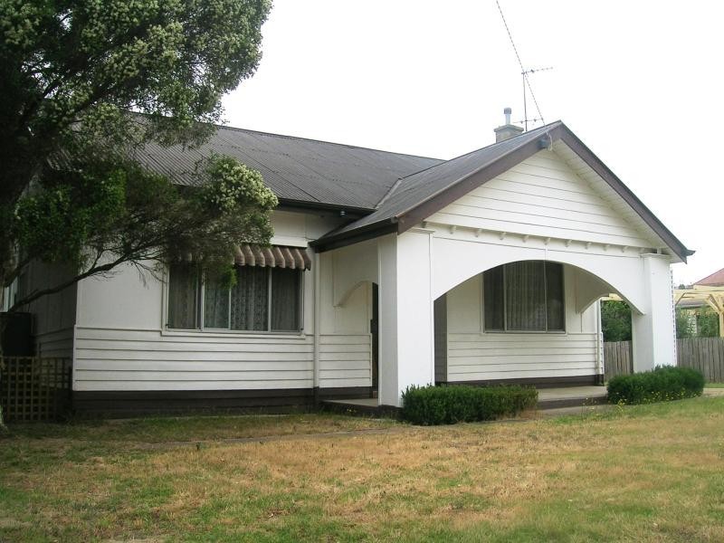 194 HIGH STREET, Avoca VIC 3467